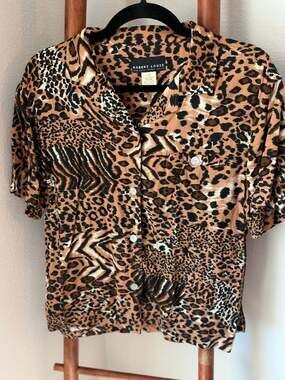 Robert Louis Women's Animal Print Blouse Size Small